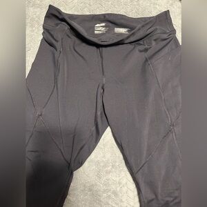 Avia Blk Capris w/Pockets. Sz L